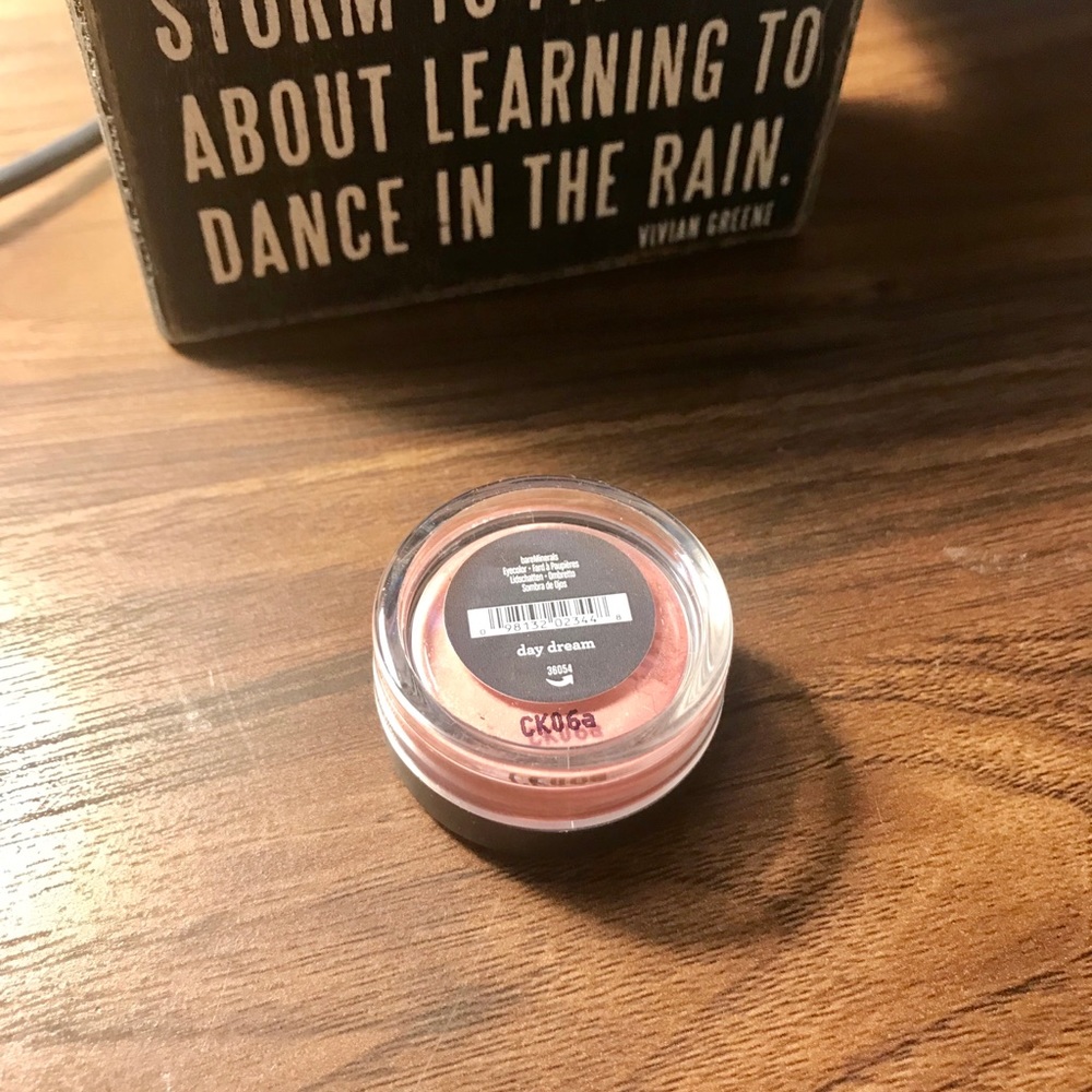 Bare minerals loose eye shadow brand new daydream